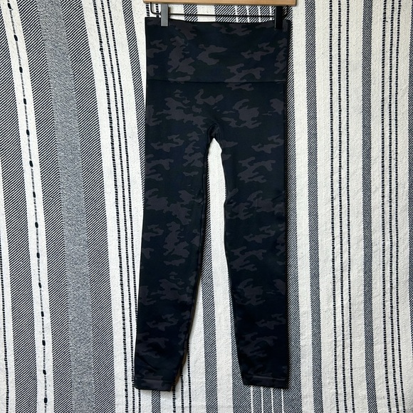 Spanx Look At Me Now High Waist Seamless Leggings - Picture 4 of 4